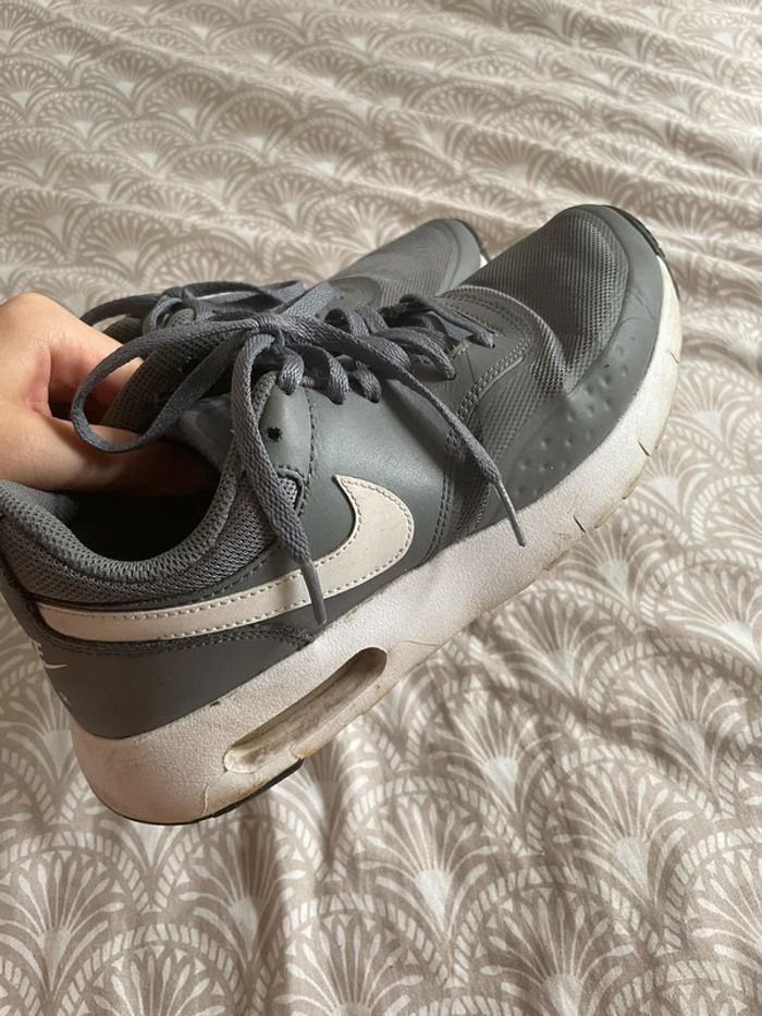 Baskets Nike air grises et blanches 🦋 - photo numéro 2