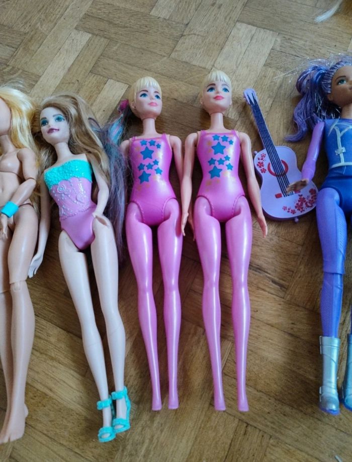 7 poupées  Barbies et autres poupées rock - photo numéro 7