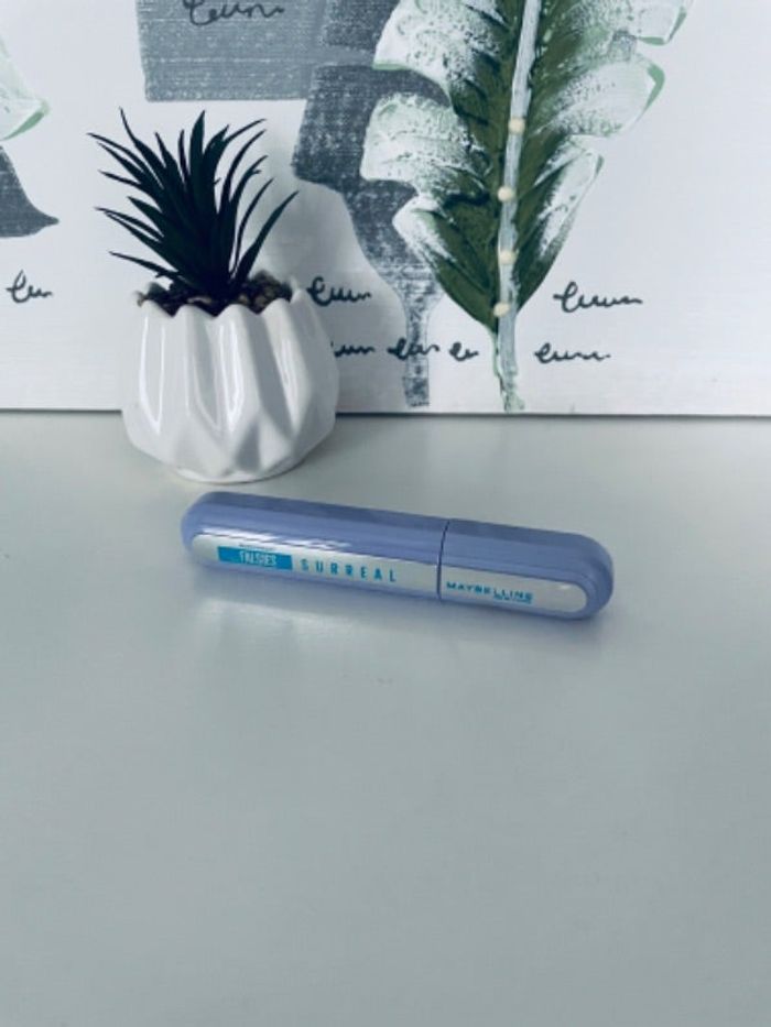 Mascara maybelline falses surreal