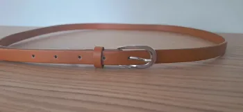 Ceinture fine camel Herlaine Paris – Neuve - Un basique intemporel qui va avec tout 🌟