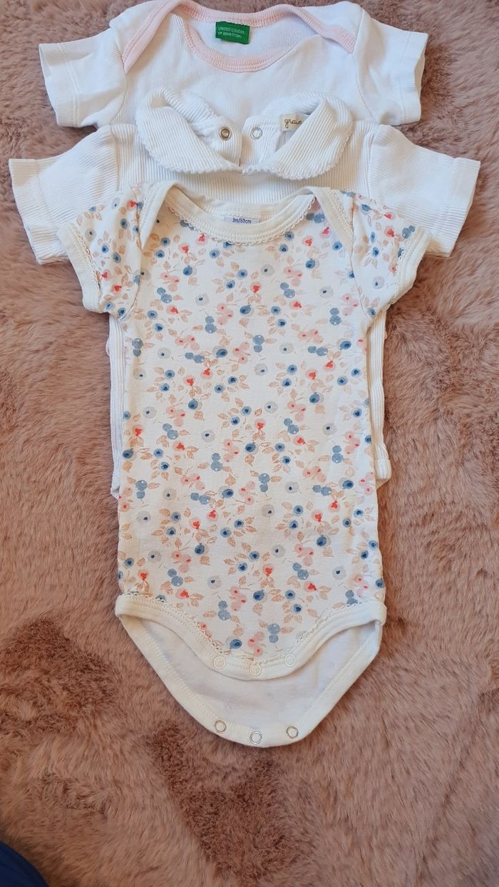 Lot 10 bodies manches courtes et sans manches 3 mois - photo numéro 7