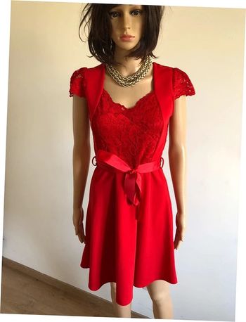 Robe rouge à manches courtes avec dentelle Morgan taille 36 jamais portée