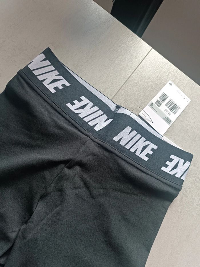 Legging Nike taille XS - photo numéro 2