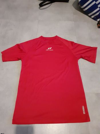 Tee shirt.