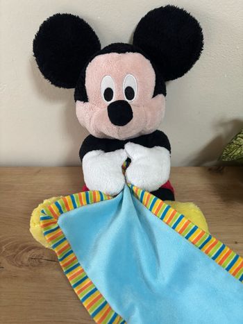 Doudou peluche Mickey couverture mouchoir bleu Disney nicotoy
