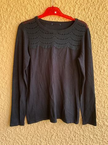 Pull noir à dentelles taille 36