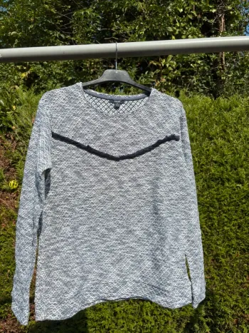 Pull bleu marine et blanc – Marque Kiabi