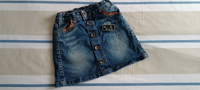 Jupe en jean, fillette.