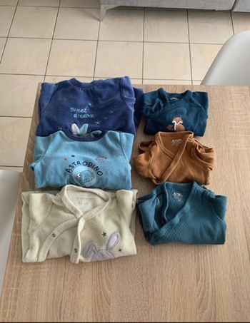 Lot pyjamas et bodys 3 mois