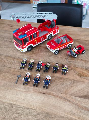 Ensemble de pompiers et leurs véhicules Playmobil
