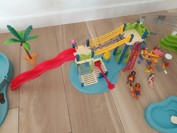 Lot de playmobil thème parc aquatique 
réf 6669 + 6670 + 6672 + 6673 - photo numéro 3