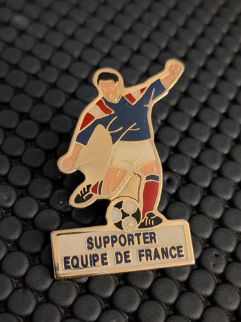 Pin's Supporter football France vintage