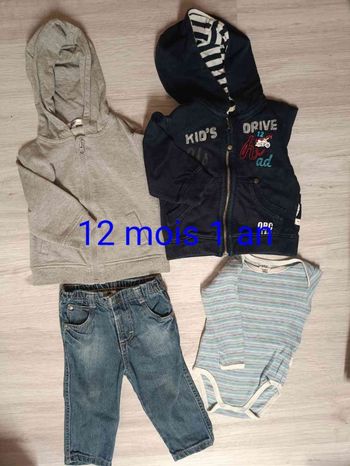 Lot de vêtements 12 mois tbe