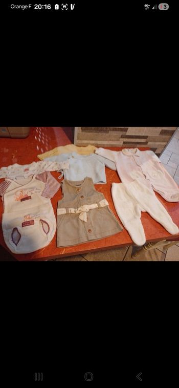 Lot de vêtements bébé fille taille 1 mois