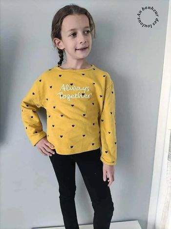 7-8 ans ensemble sweat Okaïdi (8 ans) et pantalon tape a l'oeil (7 ans)