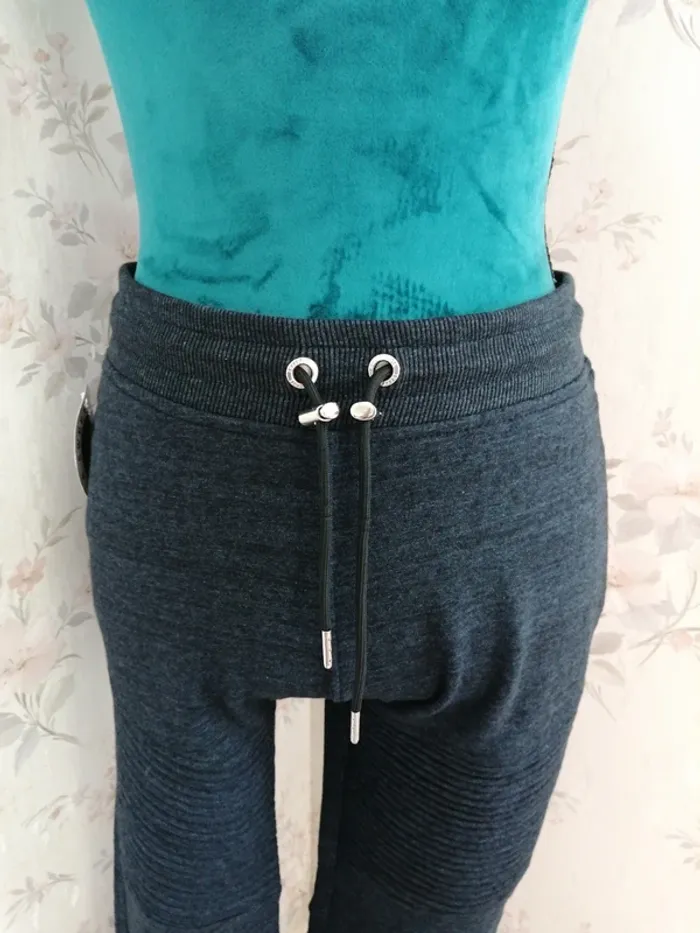 Pantalon jogging coupe biky gris shiné à reliefs sur les genoux / sweet pants / (S) - photo numéro 3
