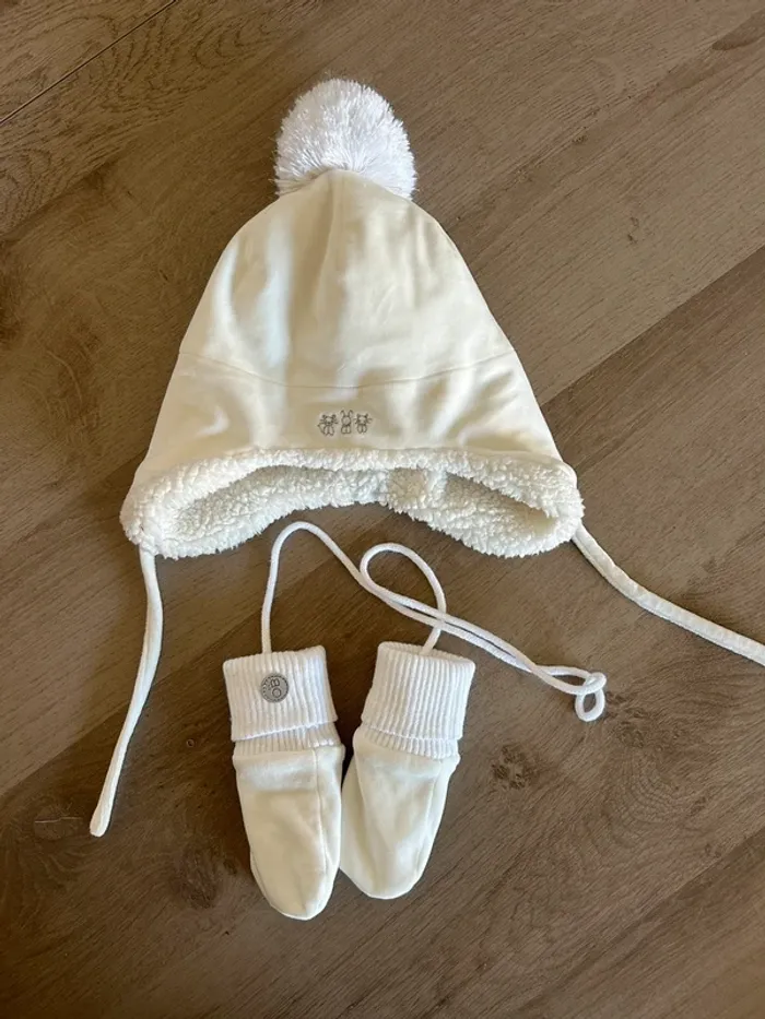 Ensemble bonnet et moufles bébé