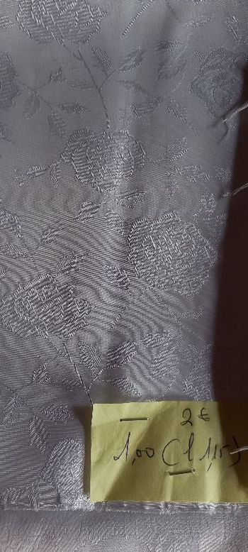 Faux-uni blanc aux roses