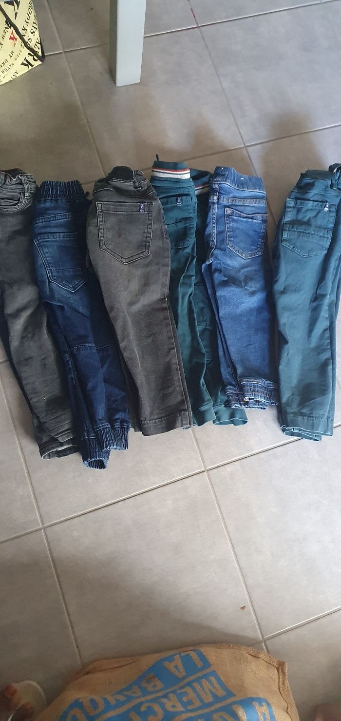 Lots de jeans garçon 2 ou 3 ans - photo numéro 2