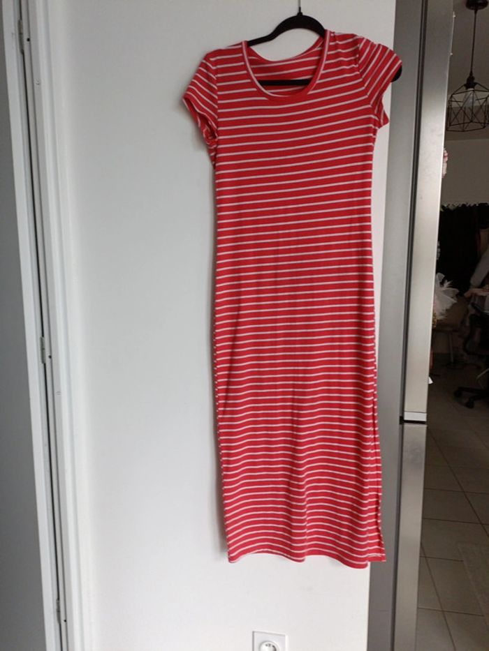 Robe longue a Rayures manche courte fente de coté – Taille S/M – Très bon état