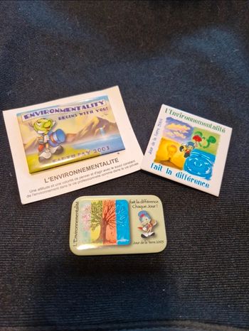 Badge Cast Member DisneyLand Paris Journée de la Terre 2003 2004 2005