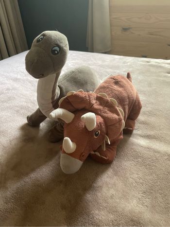 Peluches dinosaures