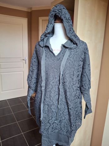 Tunique capuche dentelle gris anthracite