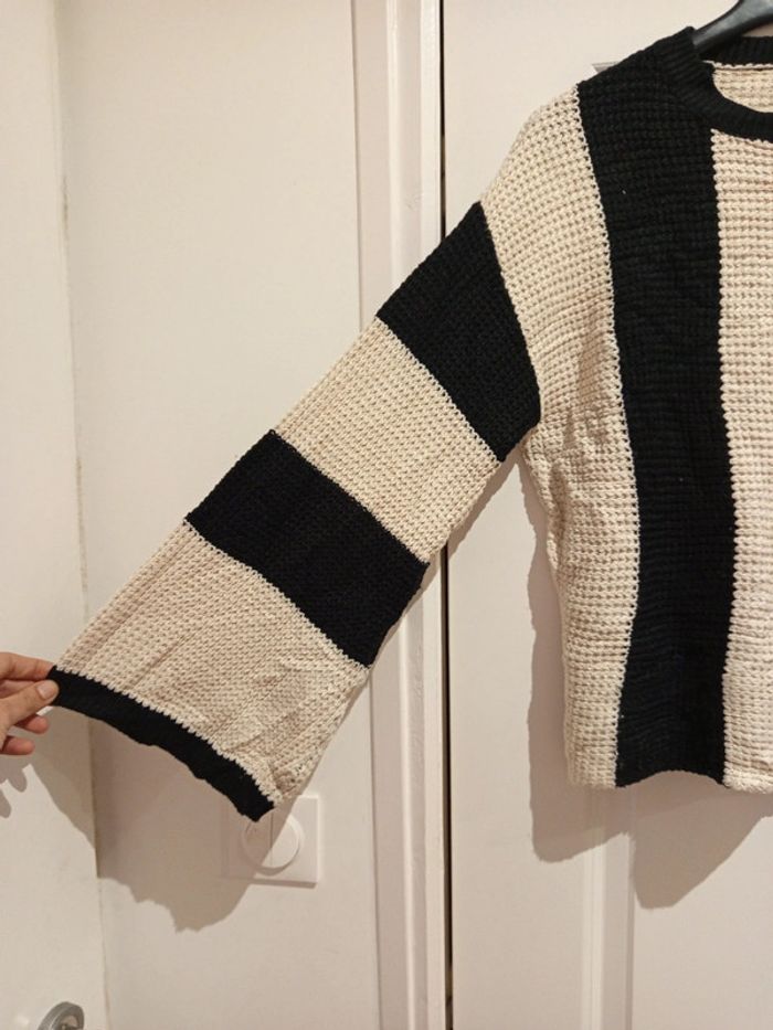 🔝 Pull manches longues évasées Shein noir et blanc rayé taille M 38 en acrylique et polyamide - photo numéro 5