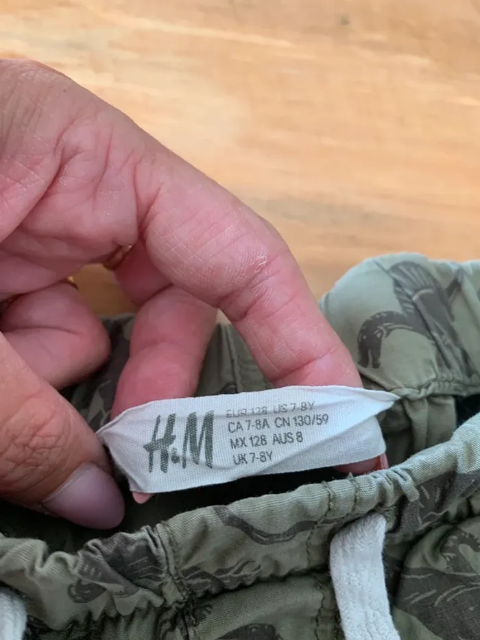 Short bermuda dinosaure h&m taille 8 ans - photo numéro 4