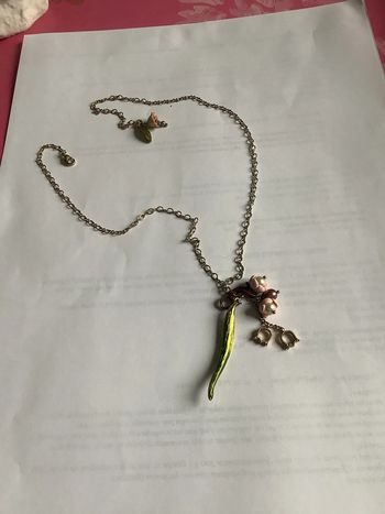 Collier « Muguet » chaîne métal doré et pendentif émaillé