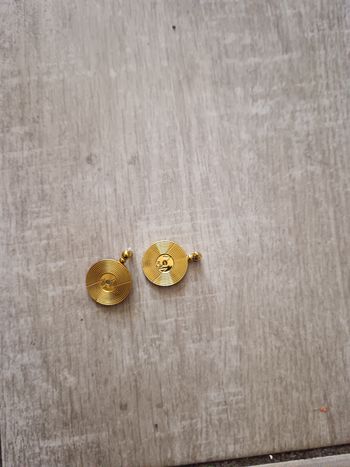 Boucle d'oreille grande poupée lol