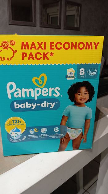 Pampers taille 8 baby dry neuf 