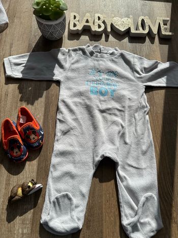 - Pyjama      - 12 mois - Très bon état