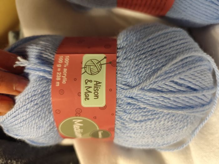 4 pelotes bleu ciel - photo numéro 2