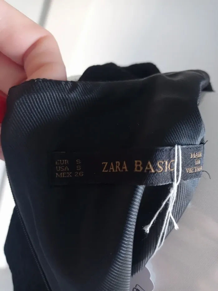Robe patineuse noire habillée avec doré devant en guise de ceinture T.S Zara - photo numéro 5