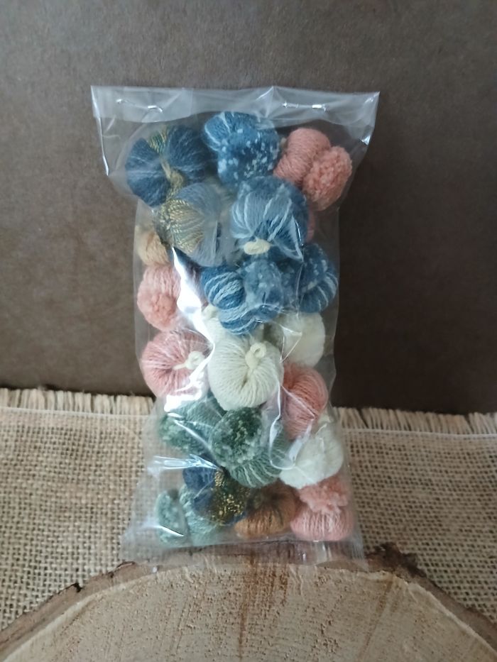 Lot de 26 pompons glands - photo numéro 5