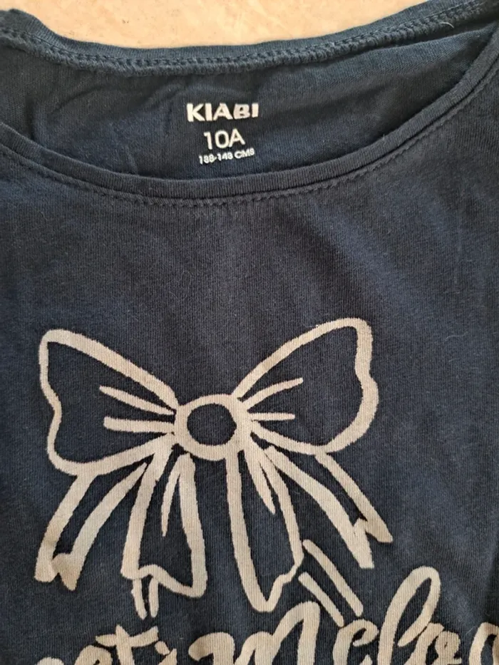 Tee shirt manches longues 10 ans 👧 Kiabi en TBE - photo numéro 2