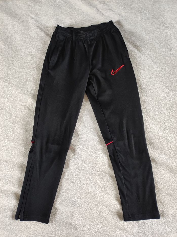 Jogging Nike DRI-FIT taille 10/11 ans