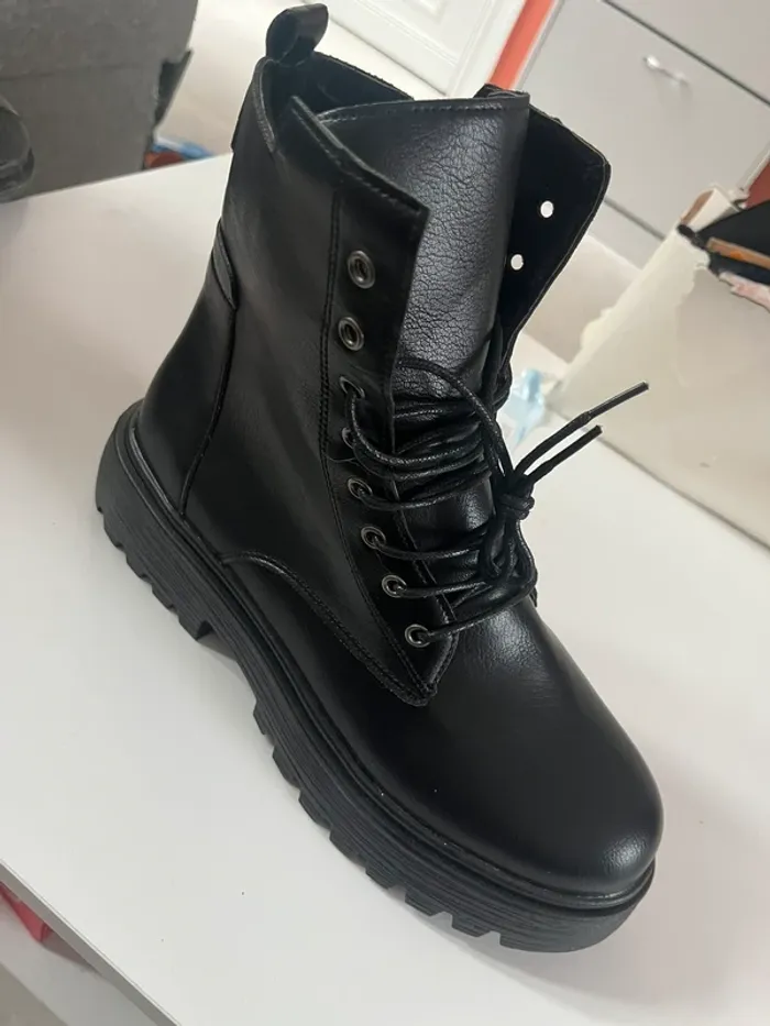 Bottine noir neuve