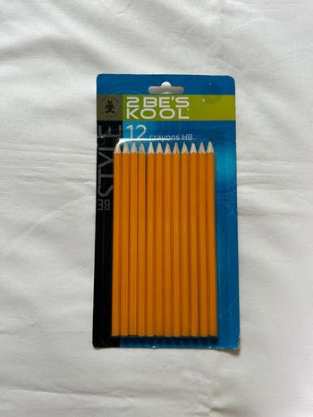 Lot 12 crayons à papier HB