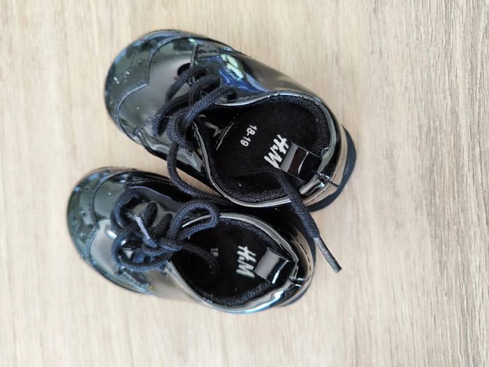 paire de vernis noire H&M Pointure 18-19 - photo numéro 3