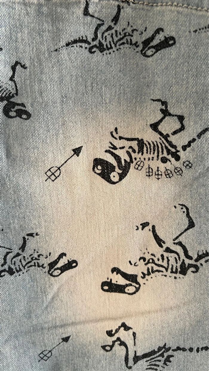 Short garçon taille 5 ans en parfait état  motif dinosaure 100% polyester bleu clair - photo numéro 5