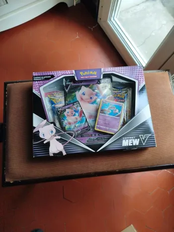 Coffret pokemon mew V neuf