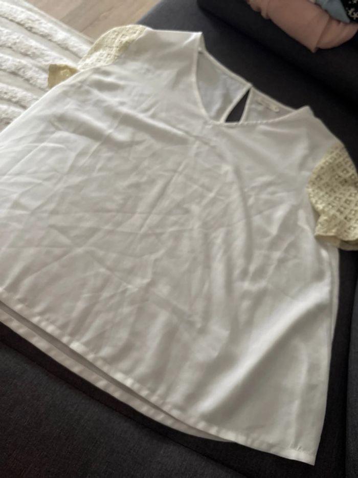 Tee shirt col V