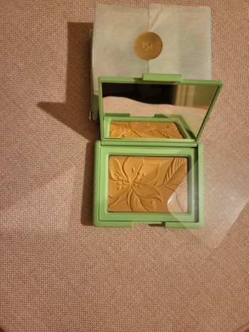 Poudre bronzante neuve 