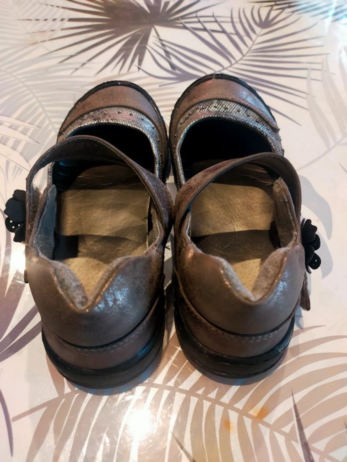 Ballerines en cuir fille T 32 lanières a velcro. - photo numéro 2