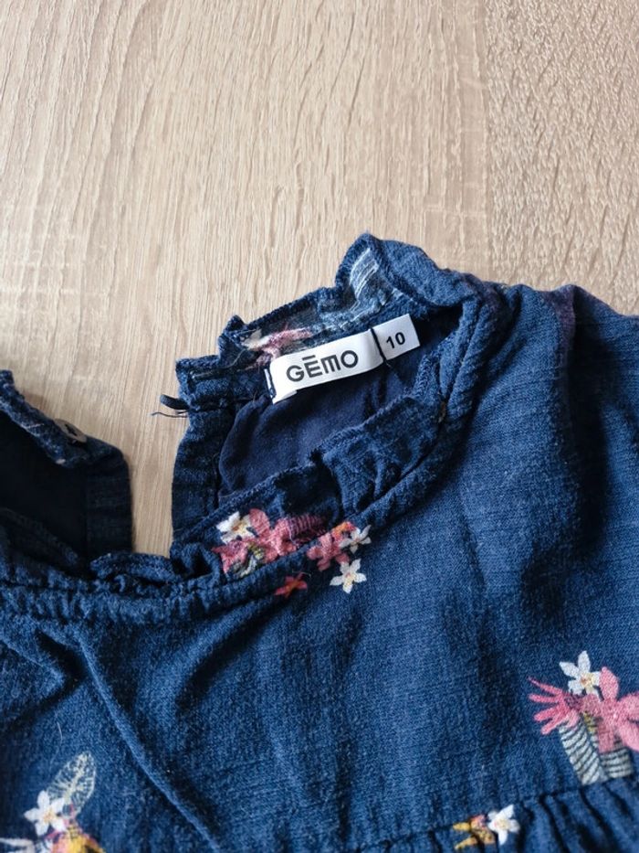 Blouse fleurs. 10 ans. - photo numéro 2