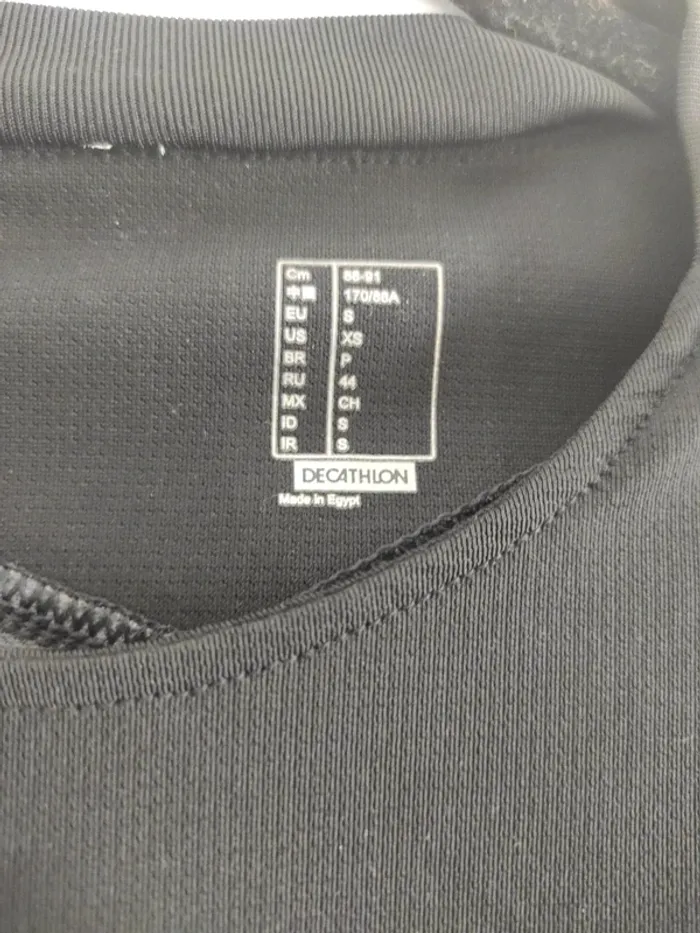 T-shirt sport Decathlon Taille S - photo numéro 2