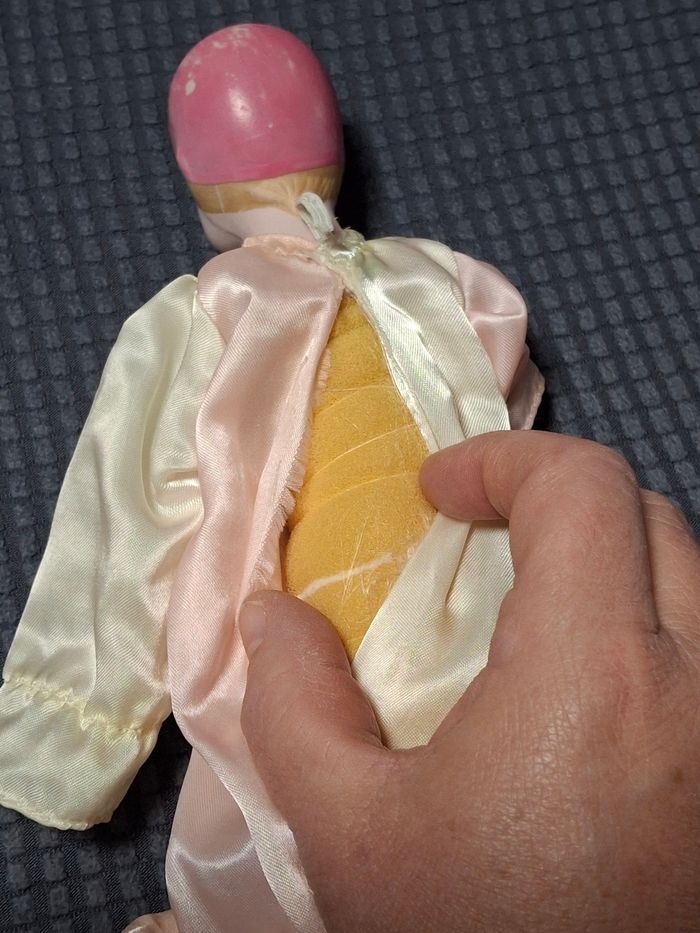 Poupée en porcelaine - photo numéro 7