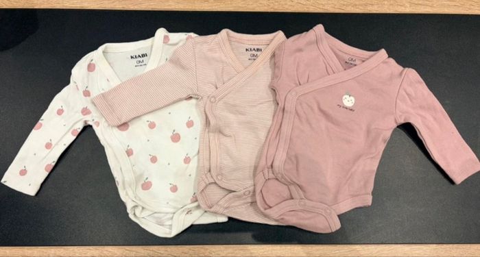 Lot de bodys bébé - Kiabi - manches longues - O mois - parfait état - photo numéro 2